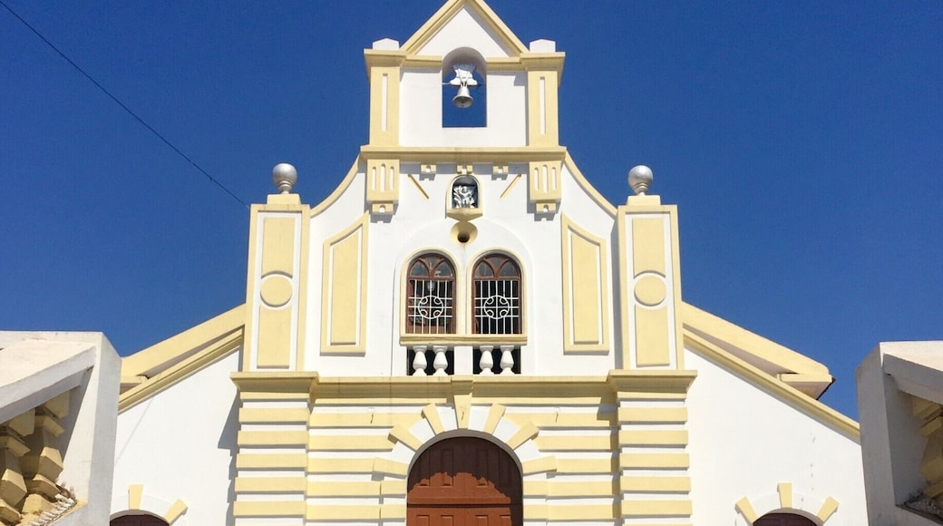 Exploring Margao was a feast of colours, in a Indian / Portuguese mix.
I loved the steps leading to the church, they looked like waves and the bright sunshine added to the scene!
#lifeatexpedia