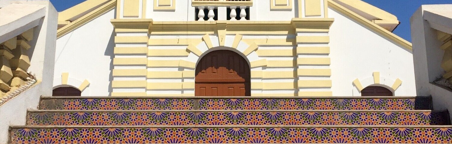 Exploring Margao was a feast of colours, in a Indian / Portuguese mix.
I loved the steps leading to the church, they looked like waves and the bright sunshine added to the scene!
#lifeatexpedia