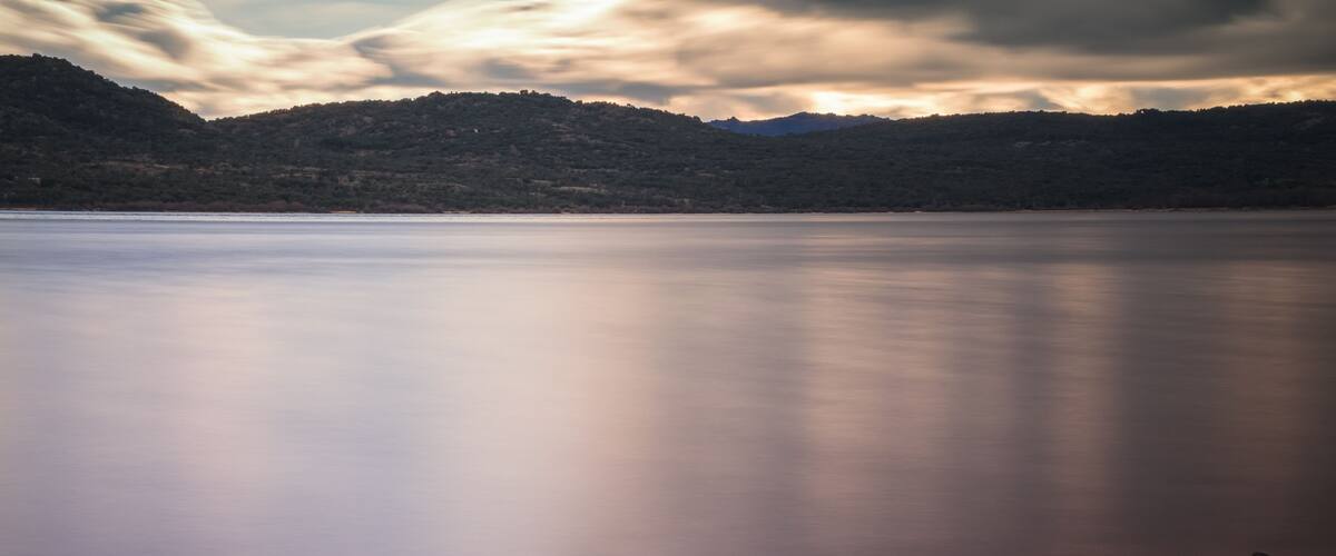 Embalse de Santillana, situado en Manzanares el Real (Madrid), forma parte del Parque Regional de la Cuenca Alta del Manzanares.