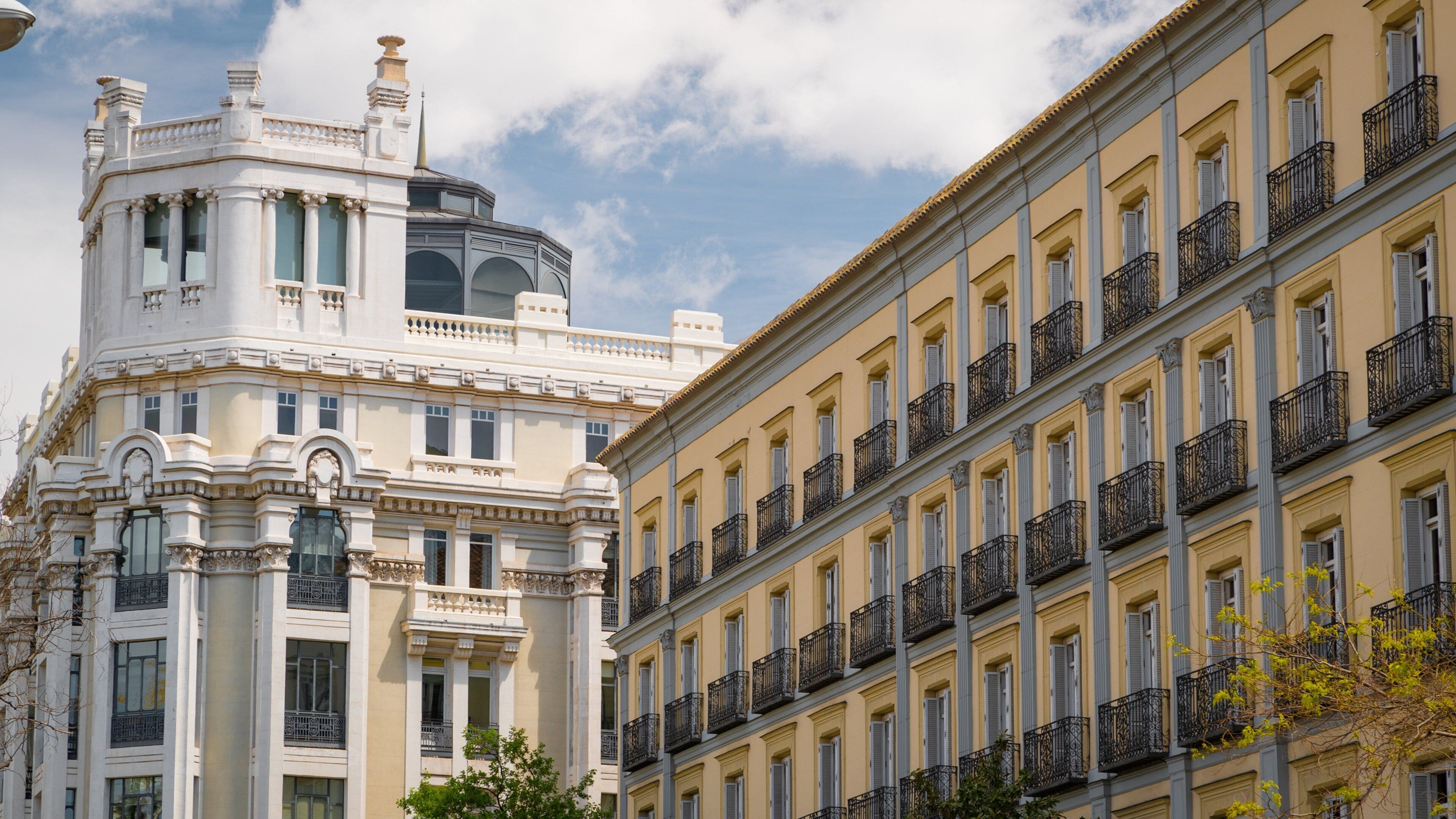 Salamanca which includes heritage elements
