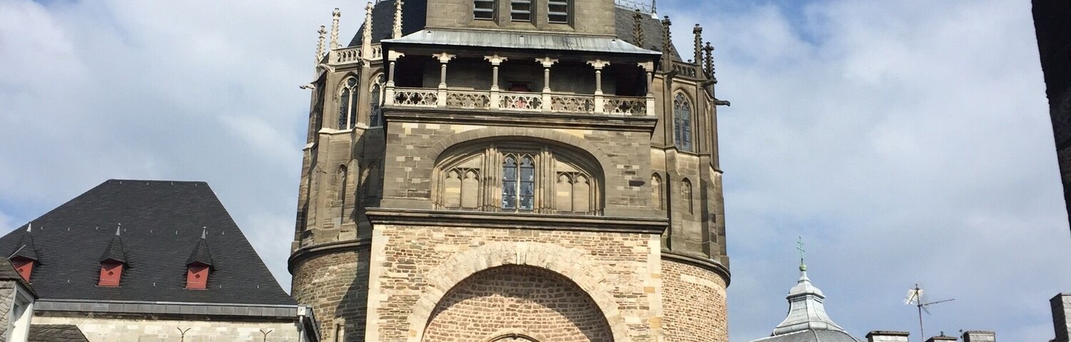 Visited the Cathedral of Aachen. Emperor Charles the Great started the building in the year 800. At that time it was a church. You can find there the emperors chair of Charles and a lot more.
#aachen #germany #cathedral #charles #instone