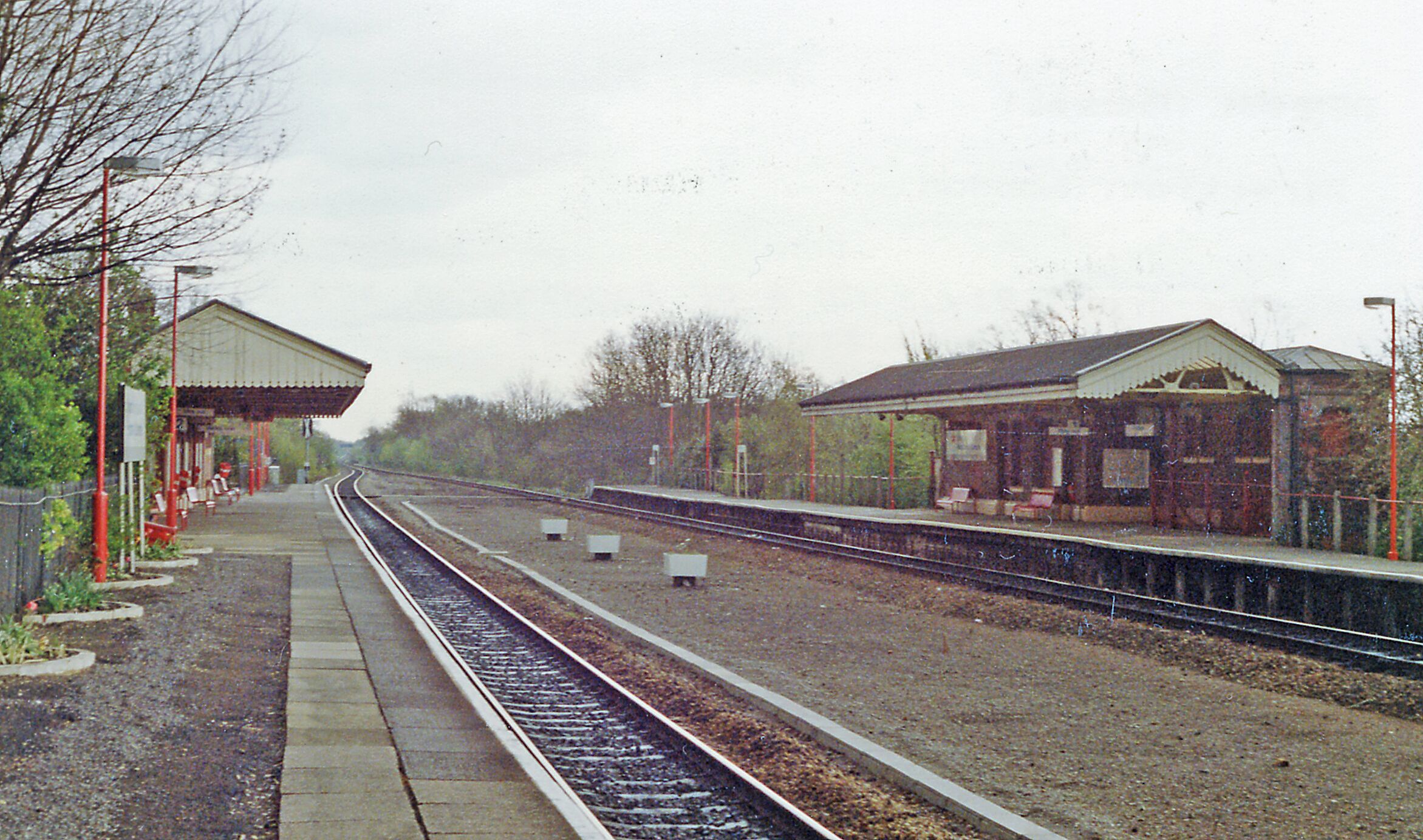 Denham (Bucks.) station, 1990. View eastward, towards London: ex-GW&GC Joint main line (Northolt Junction - Ashendon Junction), ex-GWR Paddington - Birmingham and ex-LNER (GCR) Marylebone - Leicester - Sheffield. The fast lines in the centre were removed about 1970.