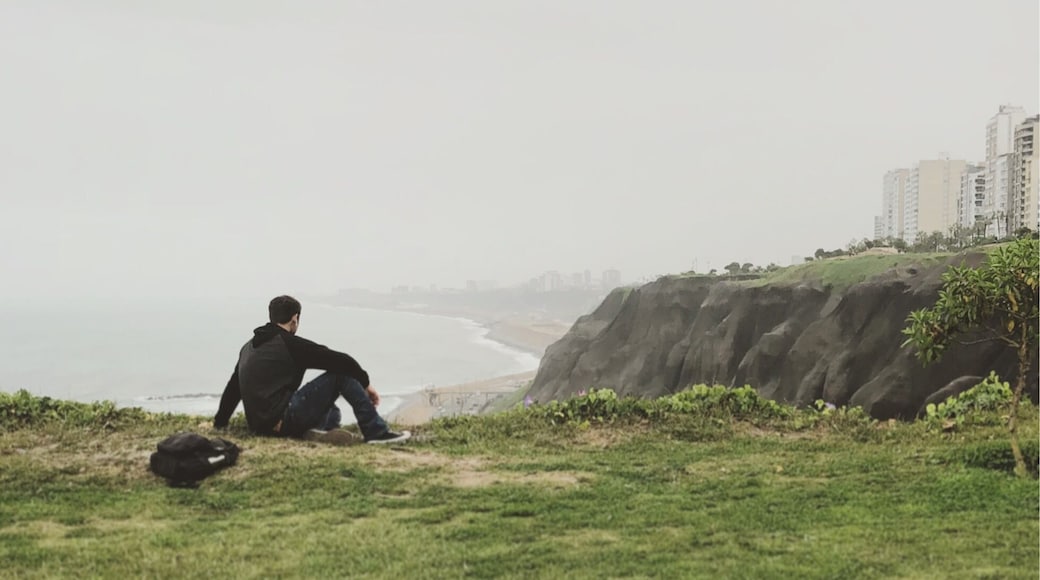 I think this is probably my favorite lookout point in all of Lima, never too crowded and a beautiful view of the coastline. You may even catch a glimpse of the parasailers.