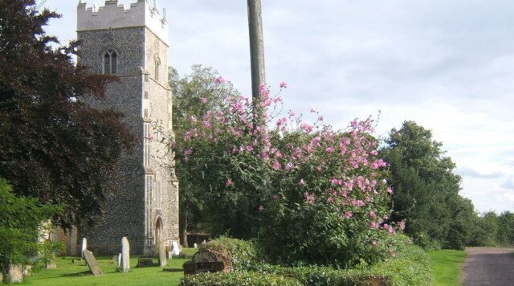 Approaching Claydon Church from Church Lane