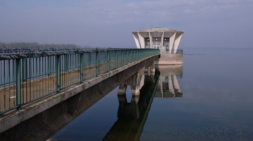 The Dam is a mile long curving bank at the south end of this man-made reservoir. It is popular with fishermen walkers and cyclists alike.