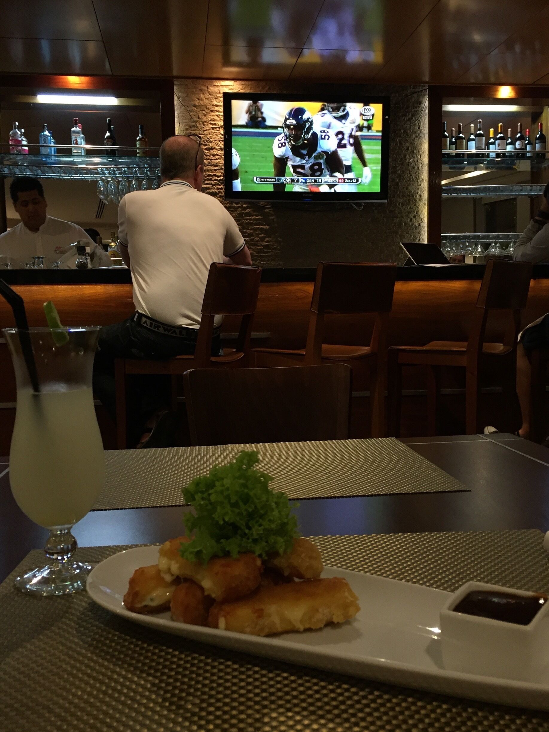 Cheering for the best NFL team in USA and looking forward for half time show 😜 #GoBroncos best mozzarella sticks I've eaten so far