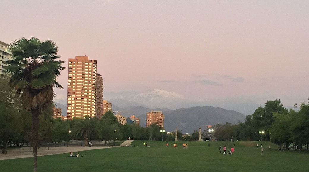 La luna y las montañas