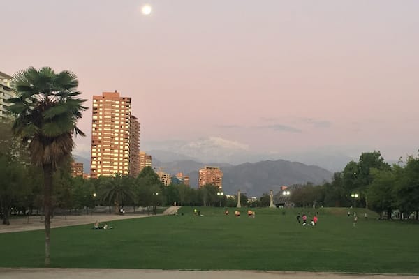 La luna y las montañas