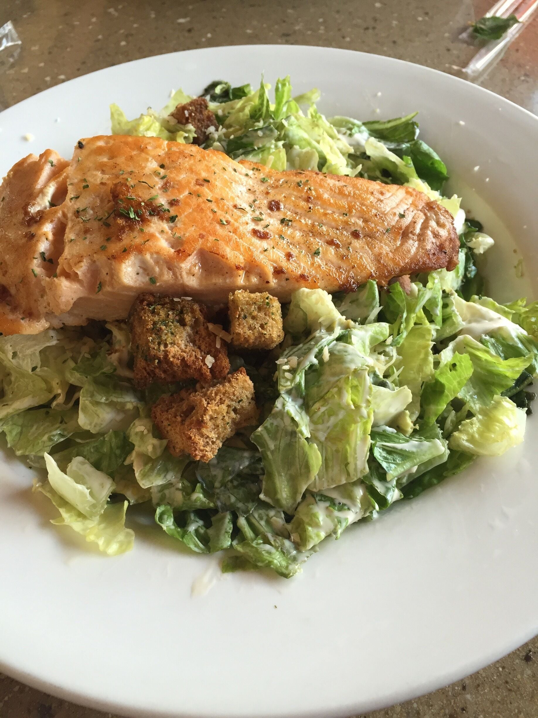 Caesar salad w salmon 😻