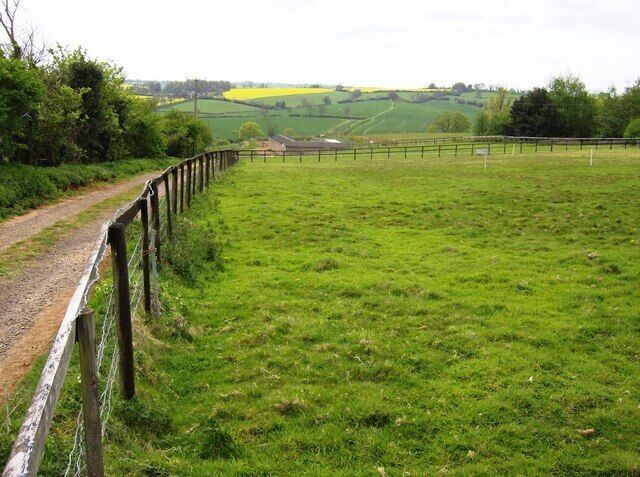 Footpath south west from Creaton Leaving Creaton past paddocks and a stable, the Macmillan Way long distance path picks up a good series of footpaths running south west, heading for more rolling Northamptonshire countryside.