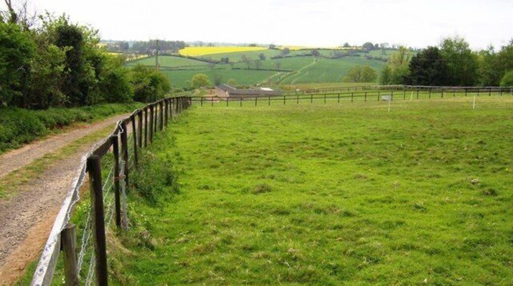 Footpath south west from Creaton Leaving Creaton past paddocks and a stable, the Macmillan Way long distance path picks up a good series of footpaths running south west, heading for more rolling Northamptonshire countryside.