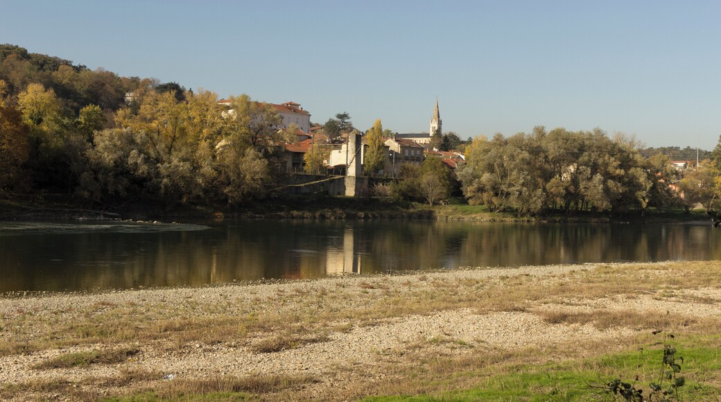 Vernaison vue depuis l'Île de la Table-Ronde.