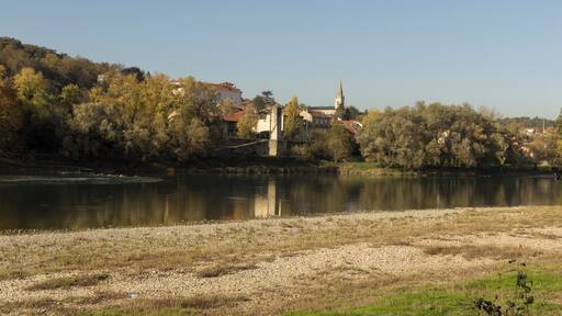 Vernaison vue depuis l'Île de la Table-Ronde.