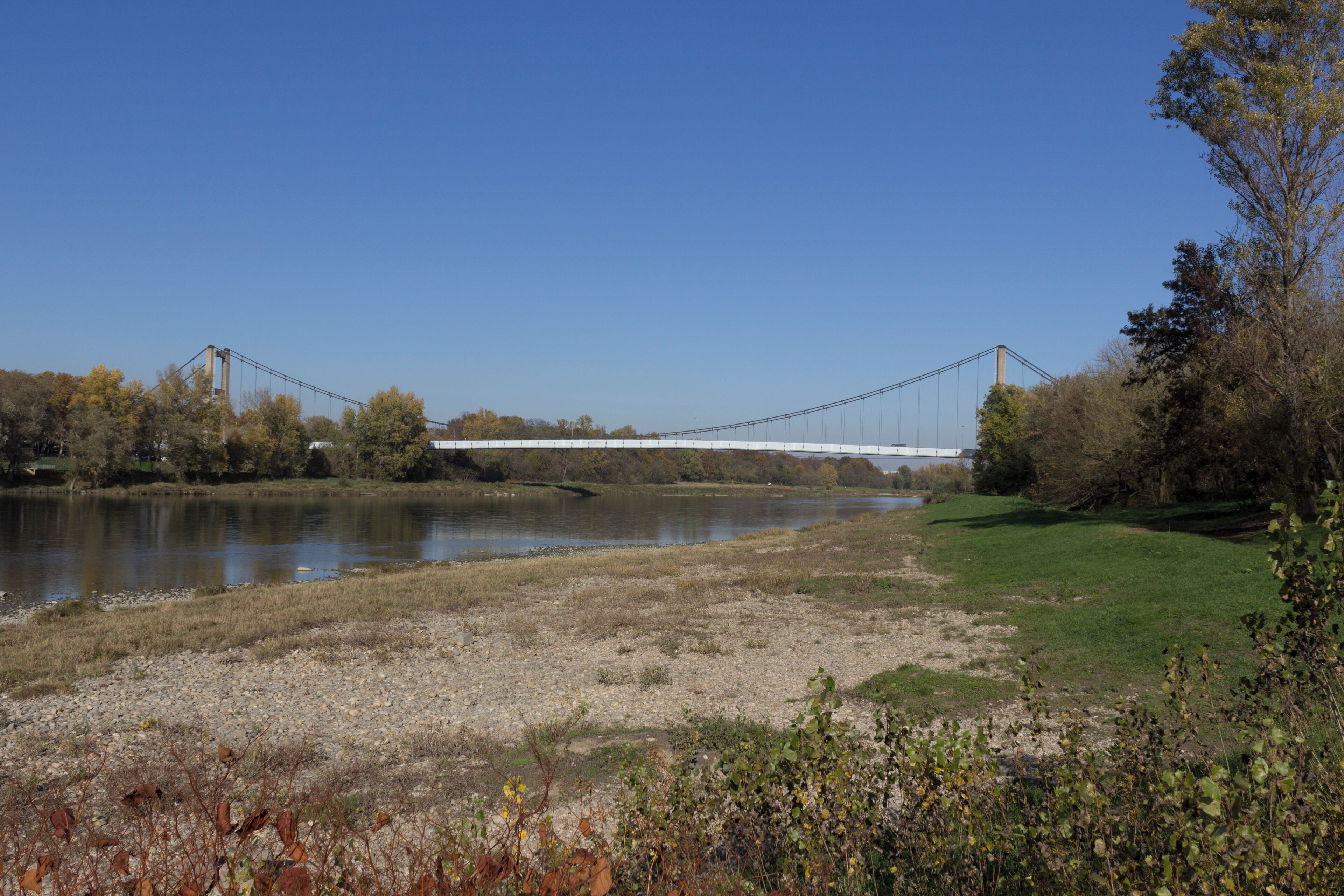 Passerelle entre Vernaison et l'Île de la Table-Ronde.
