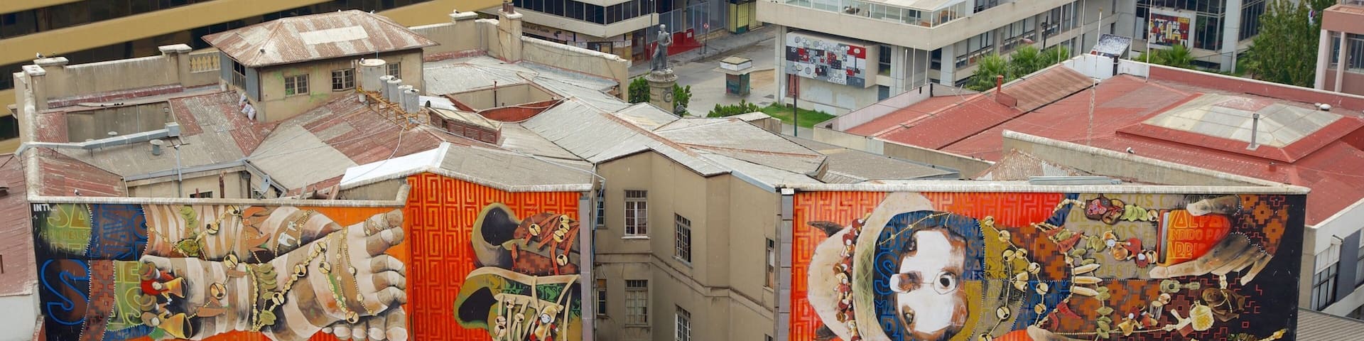 Valparaiso featuring outdoor art and a city