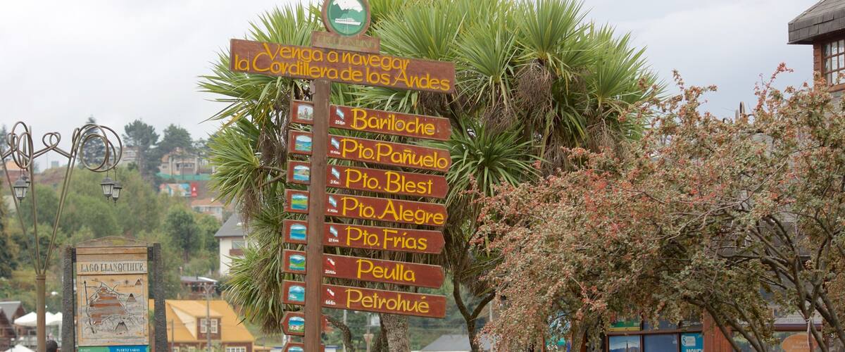 Puerto Montt showing signage