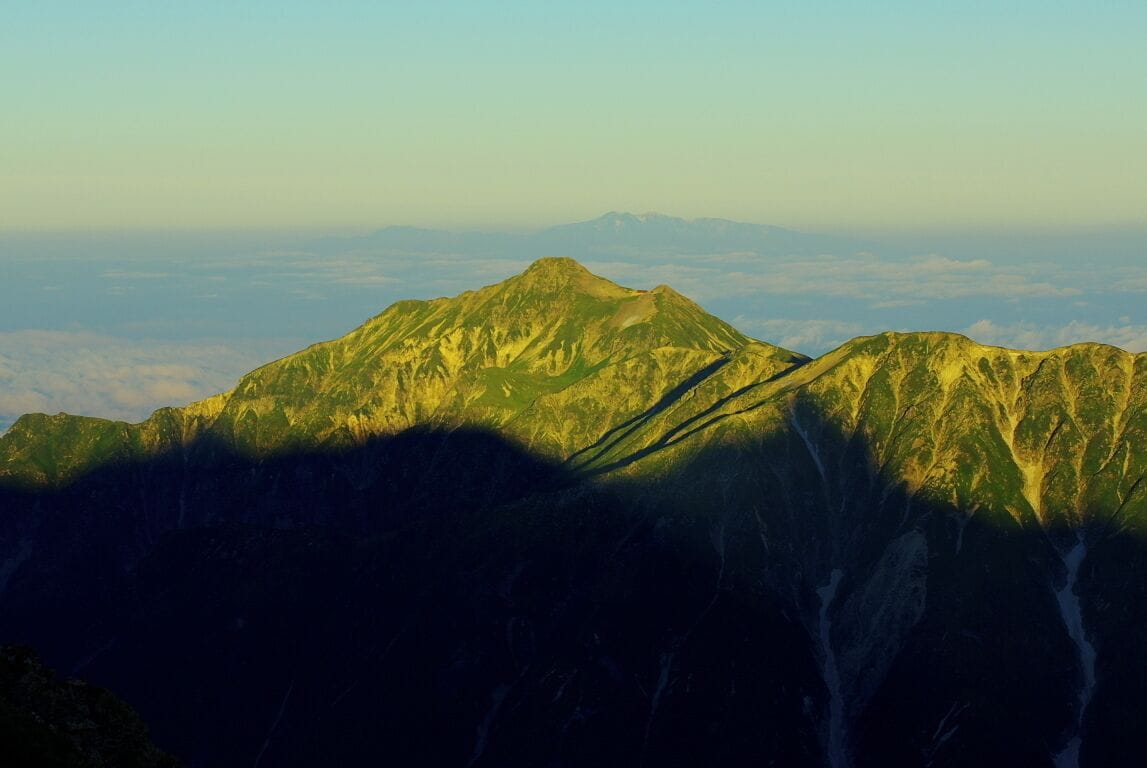 笠が岳右下に現れた影槍