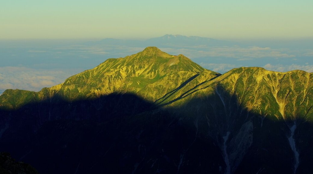 笠が岳右下に現れた影槍