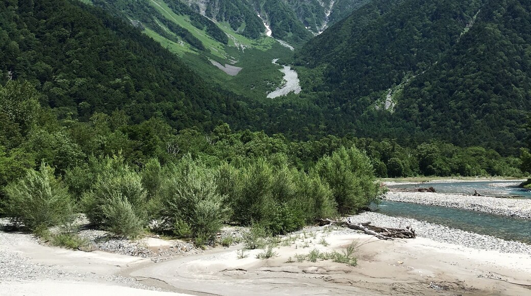 Kamikochi, a gate way to Japanese Alps, where high mountain lines continuously in central Japan. An English, Walter Weston had introduced it in 1881. Personal vehicles are not allowed to enter this area and bus is available from Tokyo or Maraumoto, Nagano.