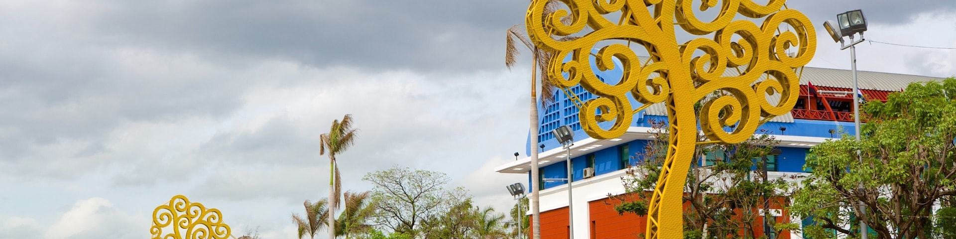 Manágua que inclui cenas de rua e arte ao ar livre