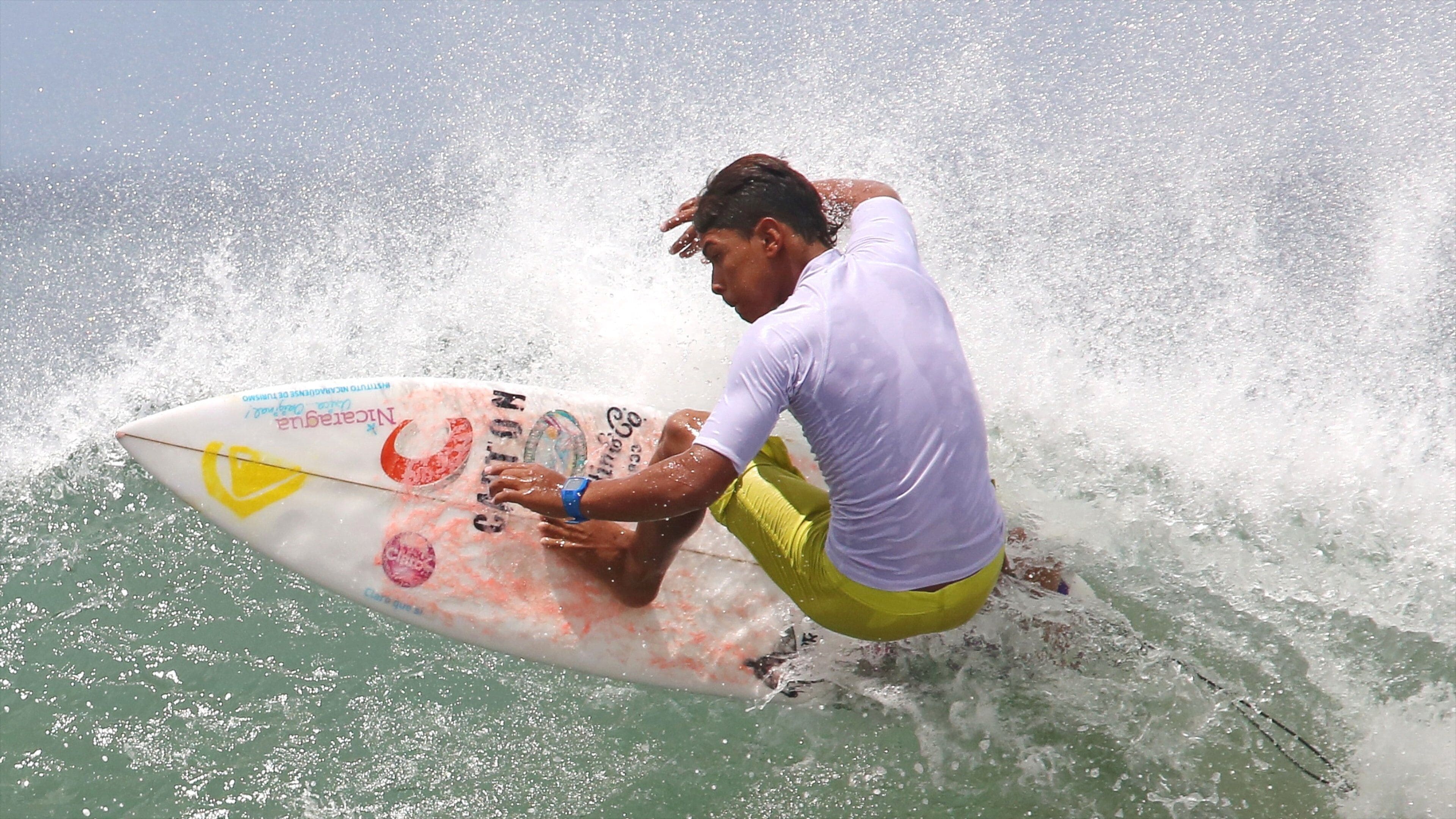 Managua ofreciendo surf y olas y también un hombre