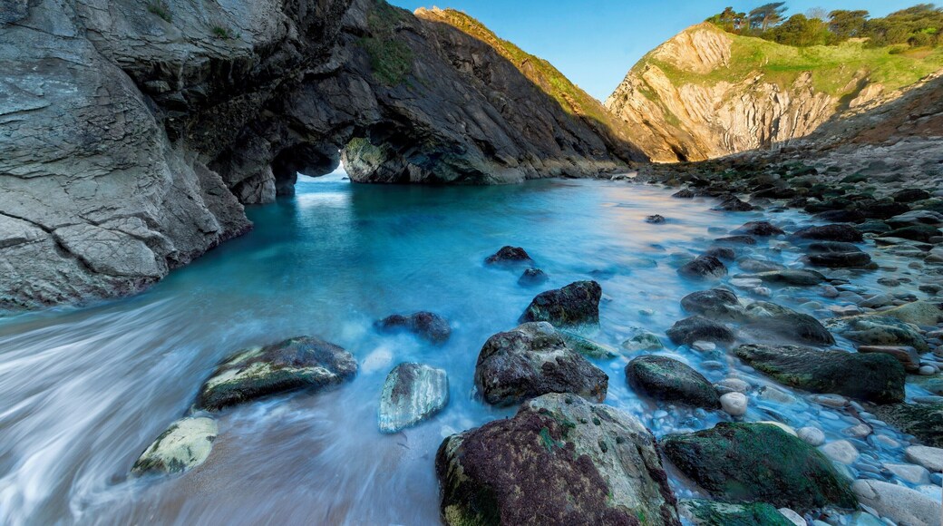 Alternative angle of the rock formation Stair Hole, super impressive arch way - the water looks so inviting ! Completely wrecked my trainers and slipped on my arse in front of a pretty girl getting down here for these shots but definitely worth it. .