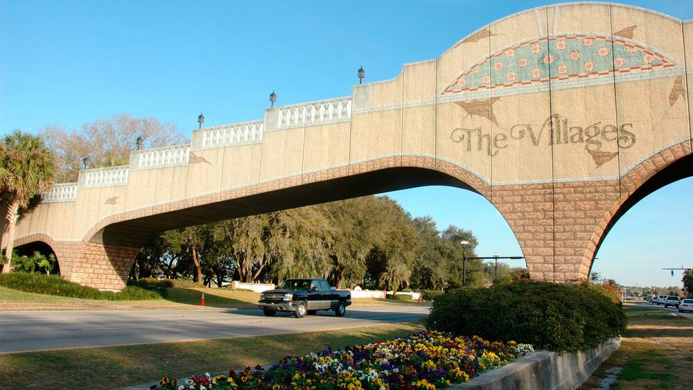 A6FC8H The Villages Orlando Florida planned golf and sports retirement community. Image shot 2007. Exact date unknown.