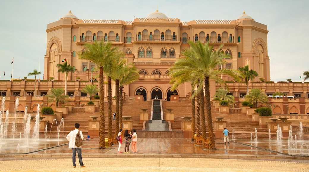 Emirato de Abu Dabi ofreciendo castillo o palacio, patrimonio de arquitectura y elementos del patrimonio