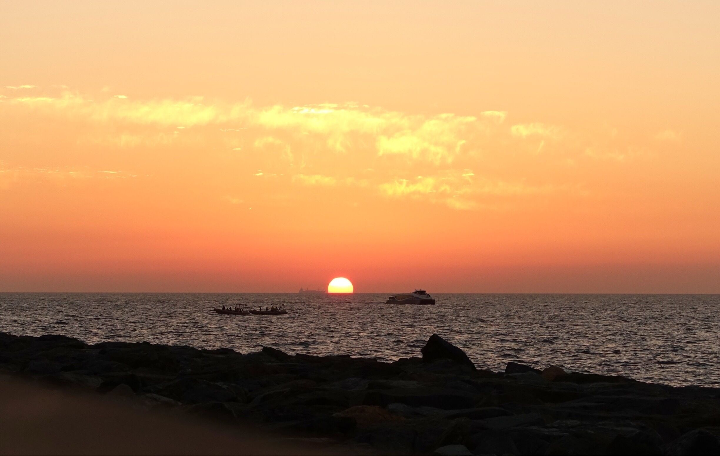 I have seen a great many spectacular sunsets around the world. Most of the time I don't have the right camera to take a decent picture, including the most memorable sunset in Oia and Santorini. Luckily on this trip I was able to get some decent pictures. Then again, sometimes the best moments are those you have someone to share with as well as being in the moment!

#dubai #sunset
#goldenhour