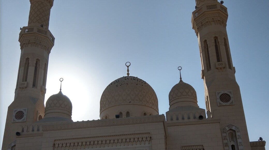 Well worth a visit, tradition is maintained at Jumeriah Mosque.
