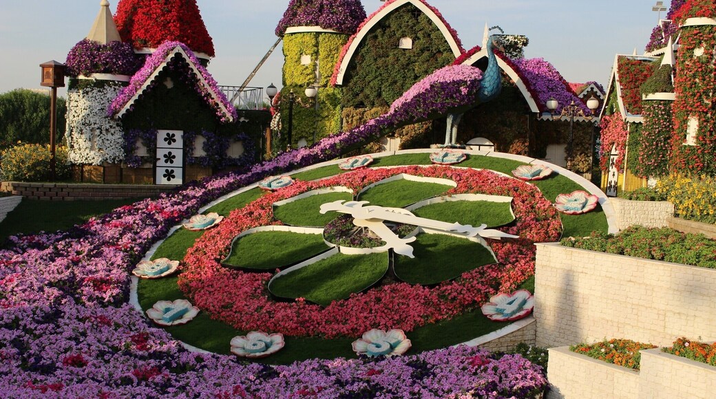 One of the most amazing floral decoration I've ever seen. Dubai Miracle Garden has a world record for the largest floral installation - Truly a MIRACLE
#LifeAtExpedia #Colors