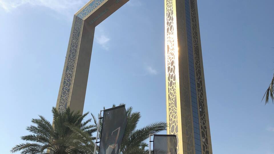 Dubai is fantastic city, with many interesting places to visit like this, where it shows all the past of Dubai and what will be the future from here to 50 years ... visit the Dubai Frame is amazing.... some surprises when you arrive at the top 😉 #ReDiscover