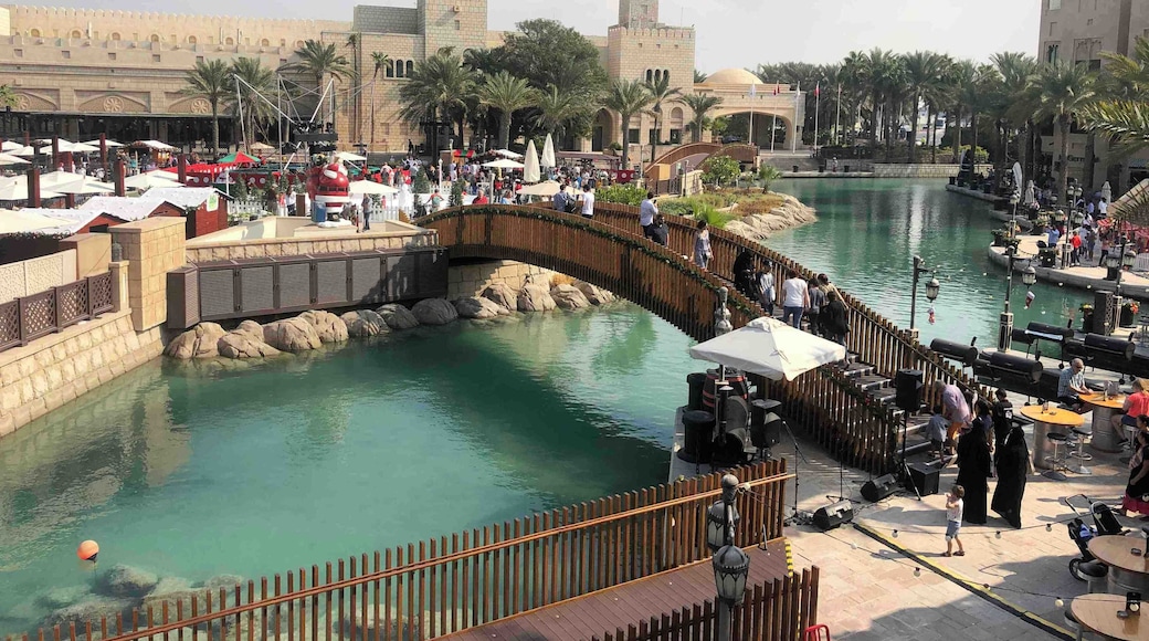 Nice shopping mall near the 7-star hotel; free parking for first 2 hours here