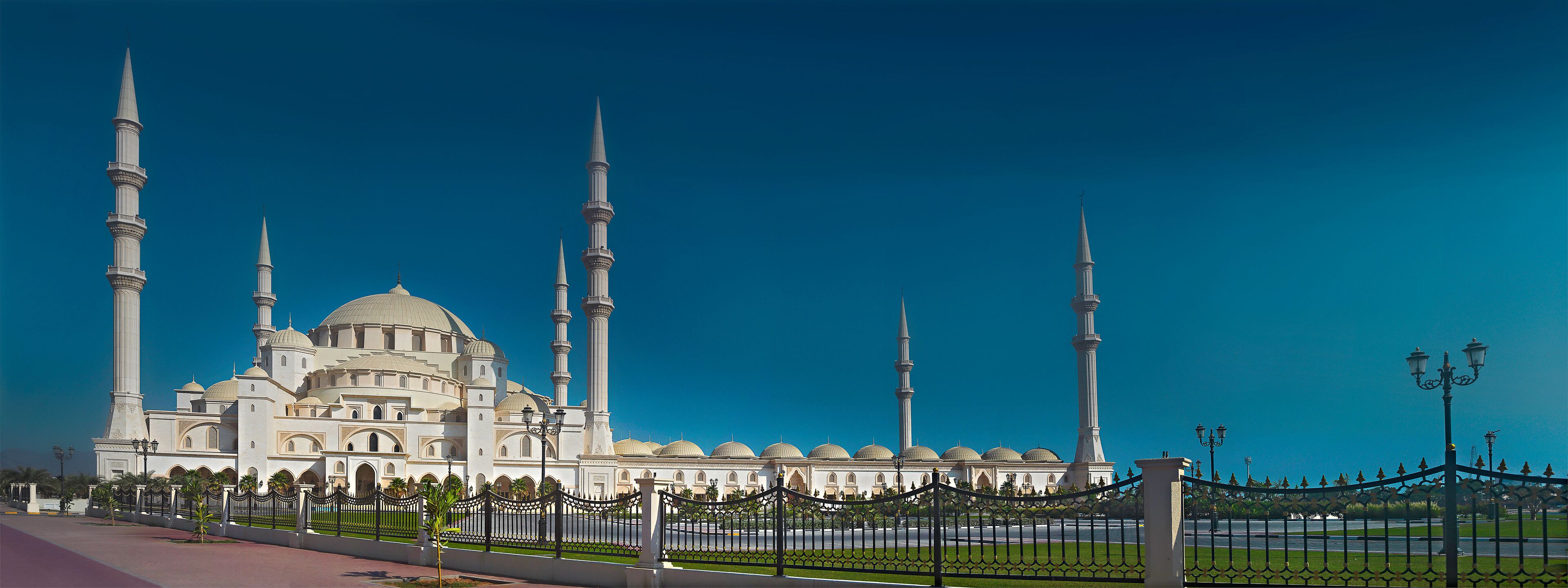 Sheikh Zayed Grand Mosque in Fujairah