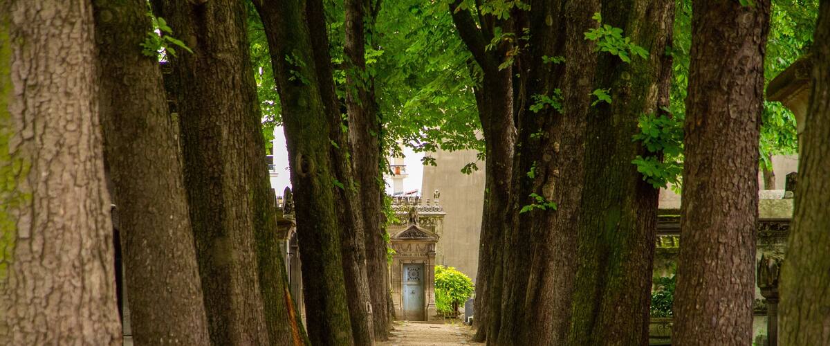 Père Lachaise which includes a cemetery