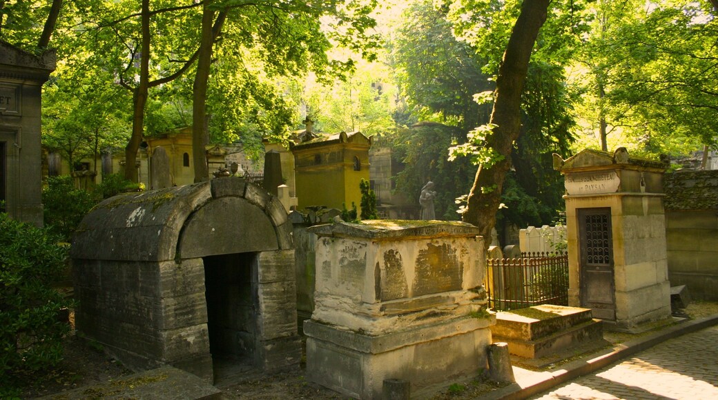 Parigi mostrando cimitero e monumento commemorativo