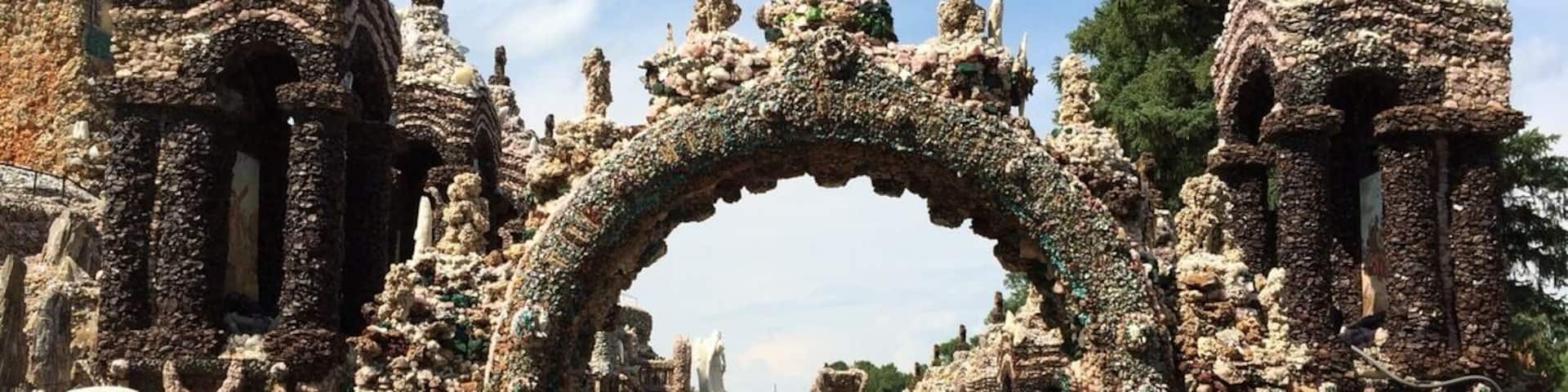 The Gaudi like concept reminds me of Barcelona! A neat find in the middle of nowhere in Iowa!