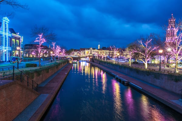 Night view at the Huis Ten Bosch theme park in Sasebo, Nagasaki, JAPAN ハウステンボス 豪斯登堡