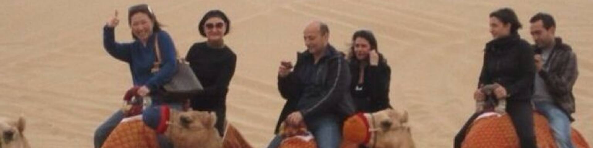 Besides sand dune n camels, u can experience journey of a lifetime with stunning desert sunset, sit under a blankets of the stars, traditional henna painting on your hands, oriental belly dance, even dune buggy!