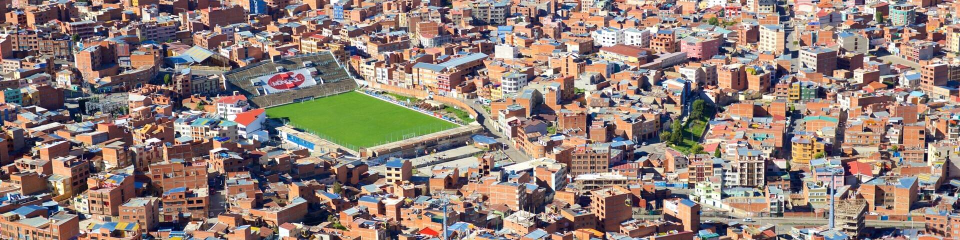 La Paz showing a city