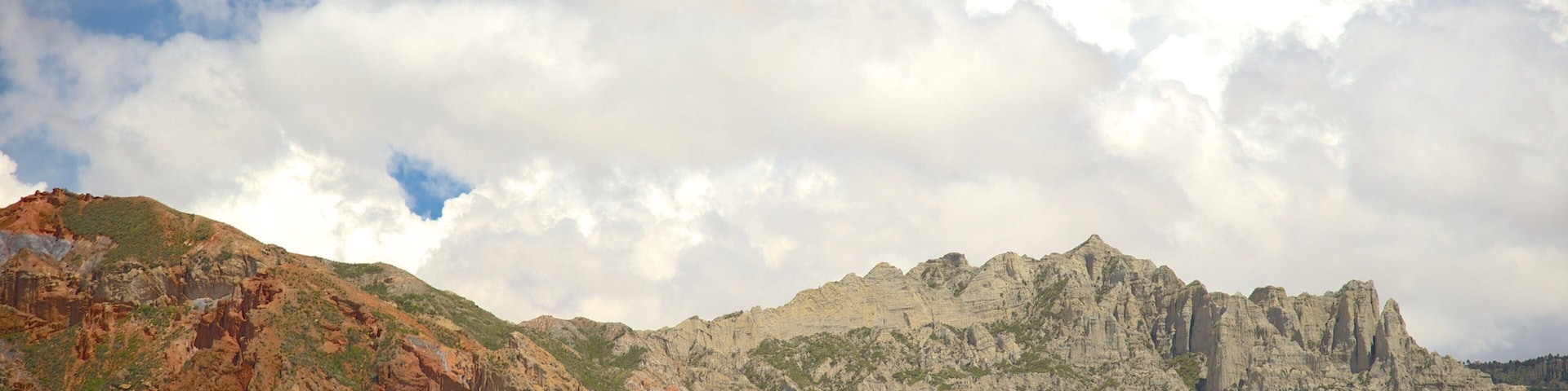 La Paz welches beinhaltet Berge