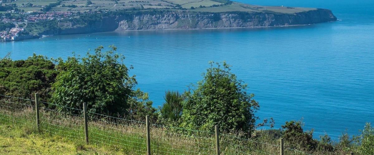 Summer sun in Ravenscar, North Yorkshire, a beautiful place to visit! An amazing view with Robinhoods bay in the background.
#LikeALocal #ravenscar #seaside #seaview #coast #whitby #scarborough #robinhoodsbay
