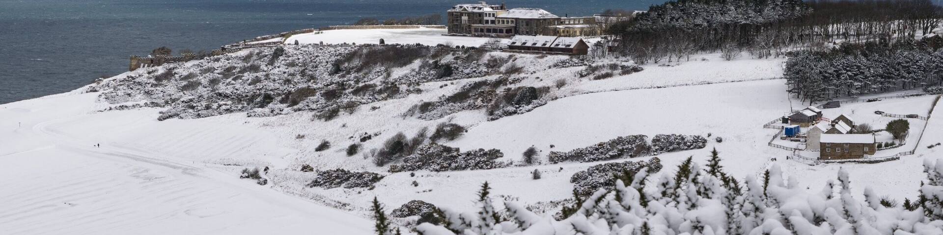 The Ravenhall hotel in snowy Ravenscar
#BeachTips
#LikeALocal #ravenscar #seaside #seaview #coast #whitby #scarborough #robinhoodsbay