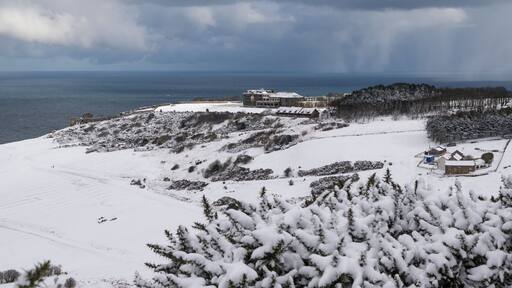 The Ravenhall hotel in snowy Ravenscar
#BeachTips
#LikeALocal #ravenscar #seaside #seaview #coast #whitby #scarborough #robinhoodsbay