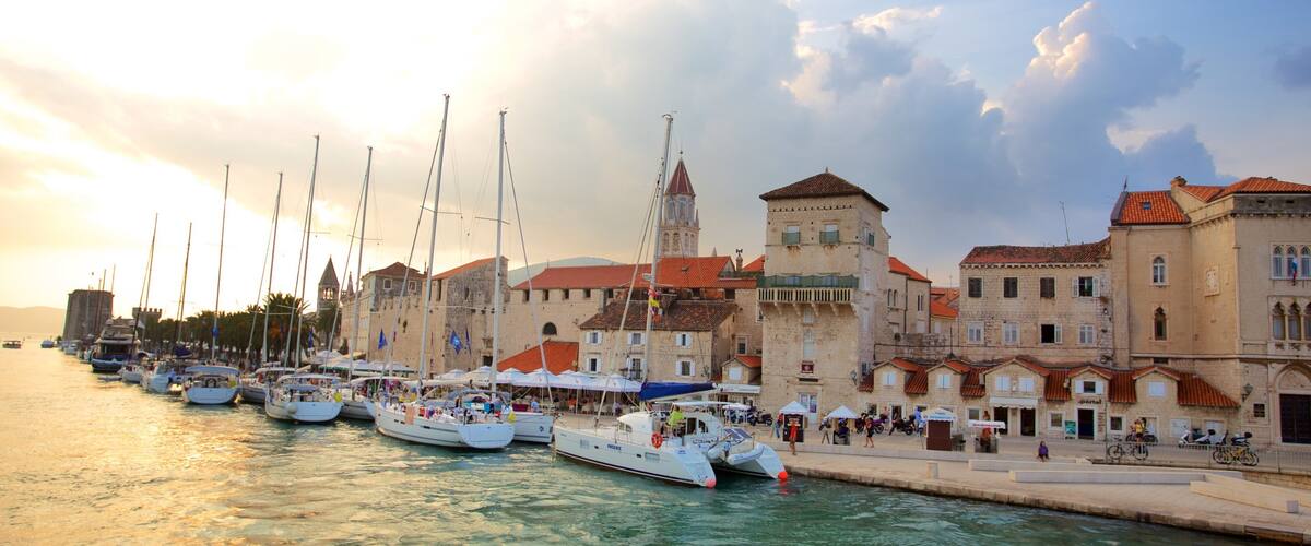 Trogir showing a coastal town and a marina