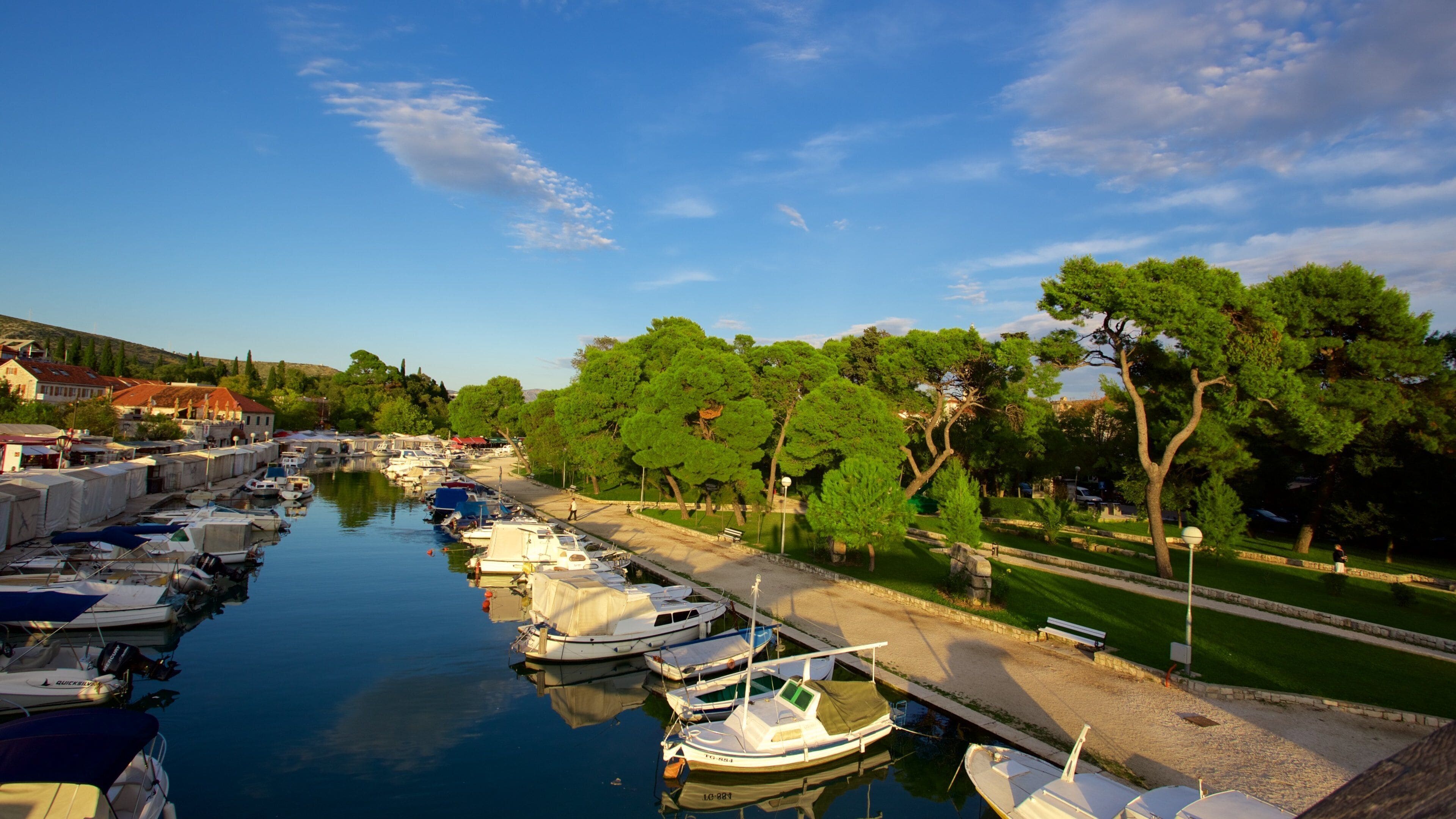 Trogir showing a park and a marina