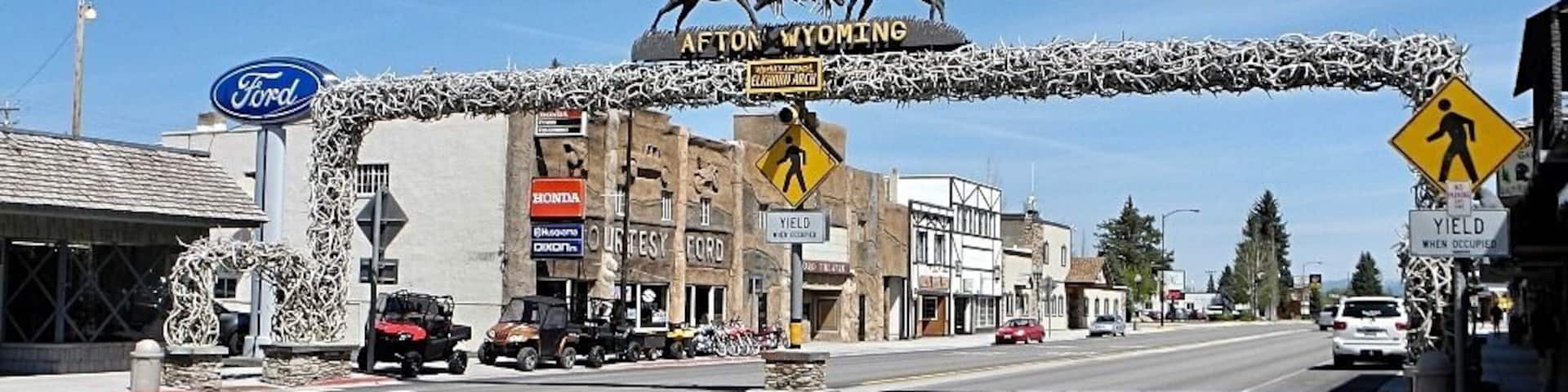 Afton’s Elkhorn Arch is 18 feet high and made of 3000 elk (Wapiti) antlers. The arch was finished in 1958, taking two years to complete at a cost of $2,500.00 plus many hours of volunteer time. The antlers, shed by elk every spring were gathered at a nearby elk reserve.
#antlers #Afton #OnTheRoad #History
