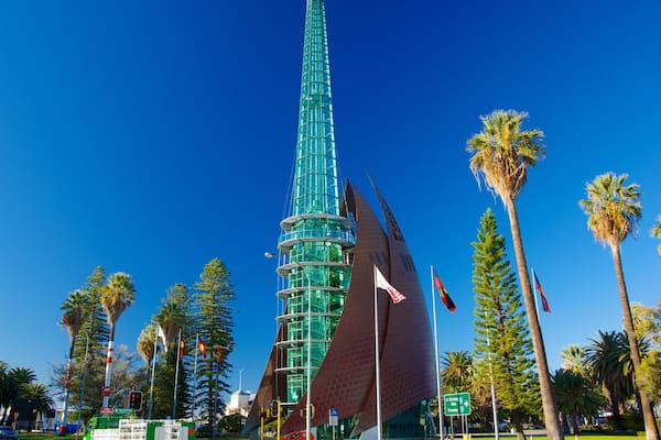 Campanile Swan Bells Belltower qui includes scĂšnes de rue, silhouettes urbaines et gratte-ciel