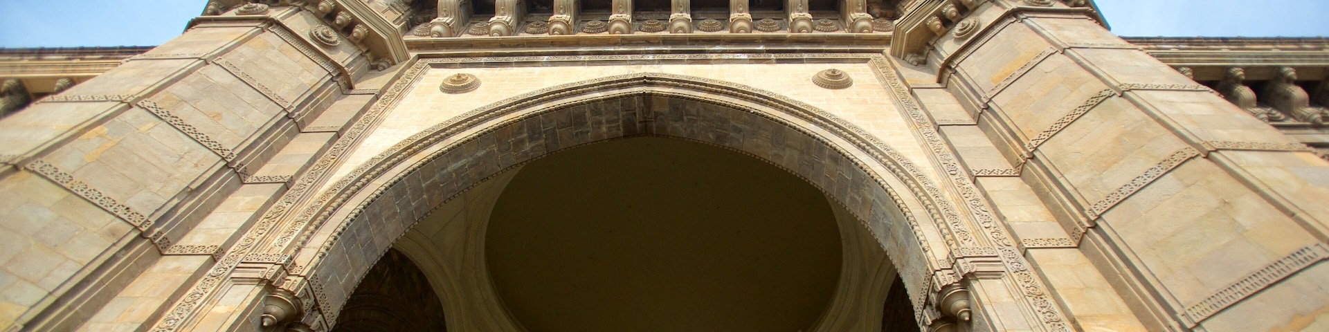 Gateway of India which includes heritage elements and heritage architecture
