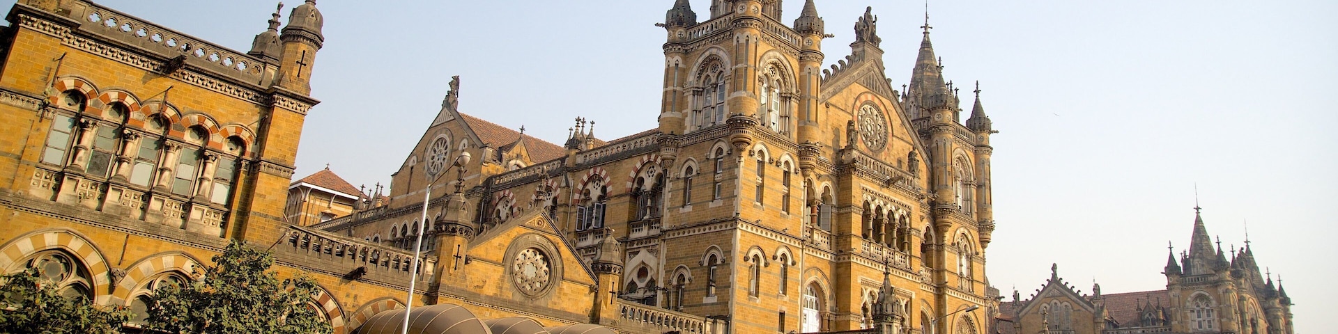 Chhatrapati Shivaji Terminus ofreciendo elementos patrimoniales y arquitectura patrimonial